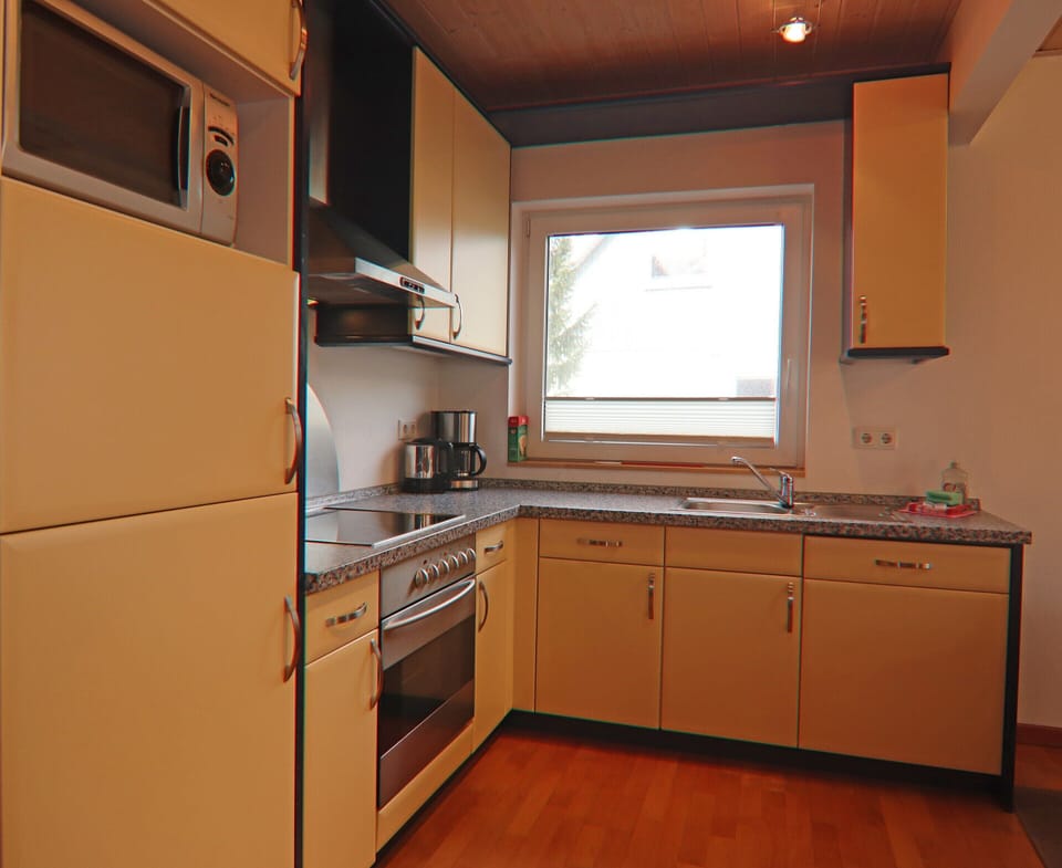 Classic House, 5 Bedrooms | Private kitchen | Fridge, microwave, oven, dishwasher