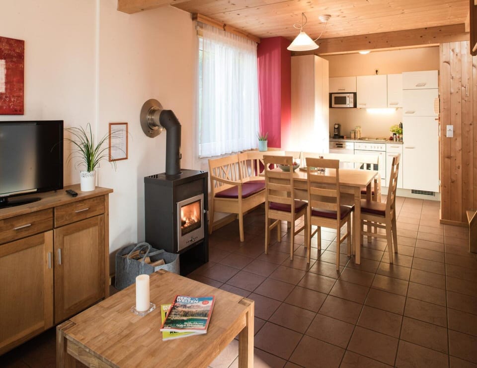 Classic House, 3 Bedrooms | Living room