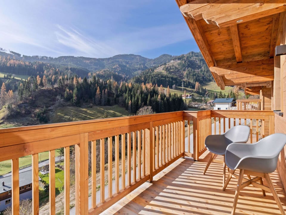 Classic Chalet, 4 Bedrooms | Balcony