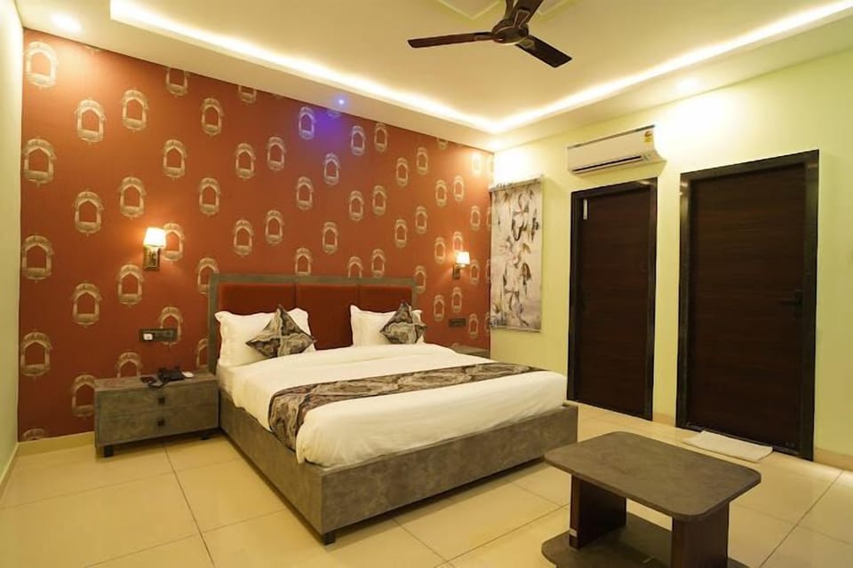Deluxe Double Room, Balcony | Desk, laptop workspace, iron/ironing board, free WiFi