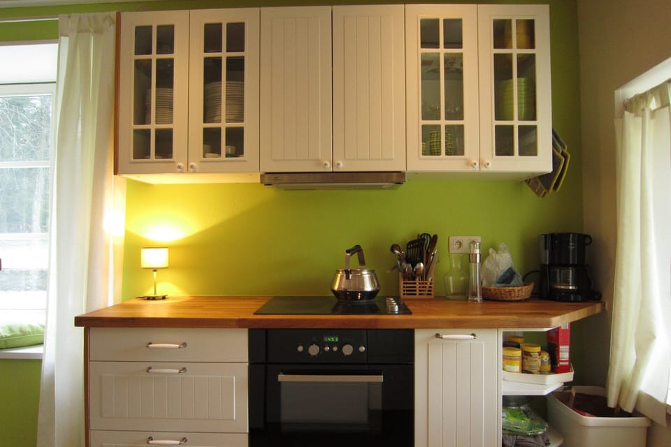 Classic House, 6 Bedrooms | Private kitchen | Fridge, microwave, oven, stovetop