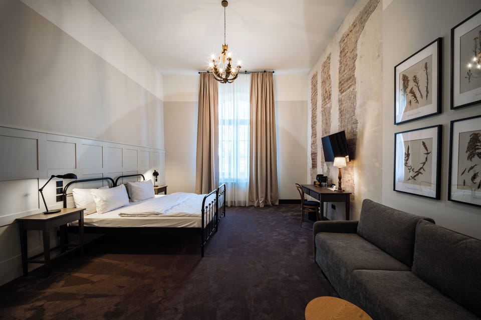Comfort Double Room, 1 Queen Bed | In-room safe, desk, laptop workspace, soundproofing