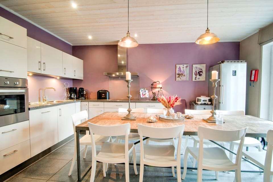 Classic House, 5 Bedrooms | Private kitchen | Fridge, microwave, oven, dishwasher