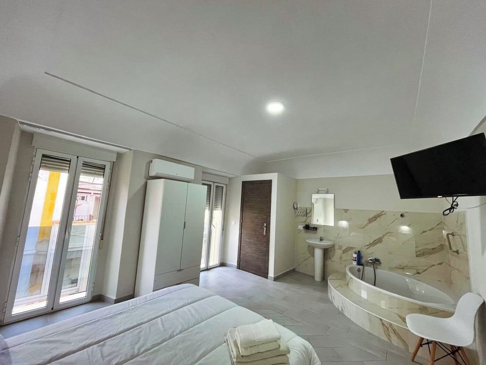 Deluxe Double Room | Soundproofing, free WiFi