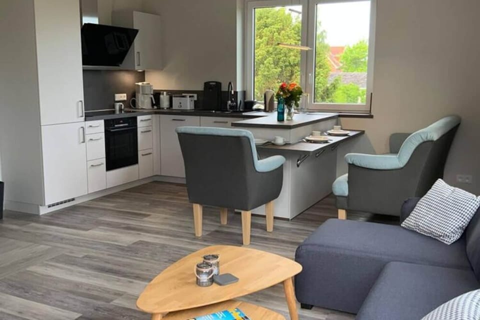Fridge, oven, coffee/tea maker, electric kettle