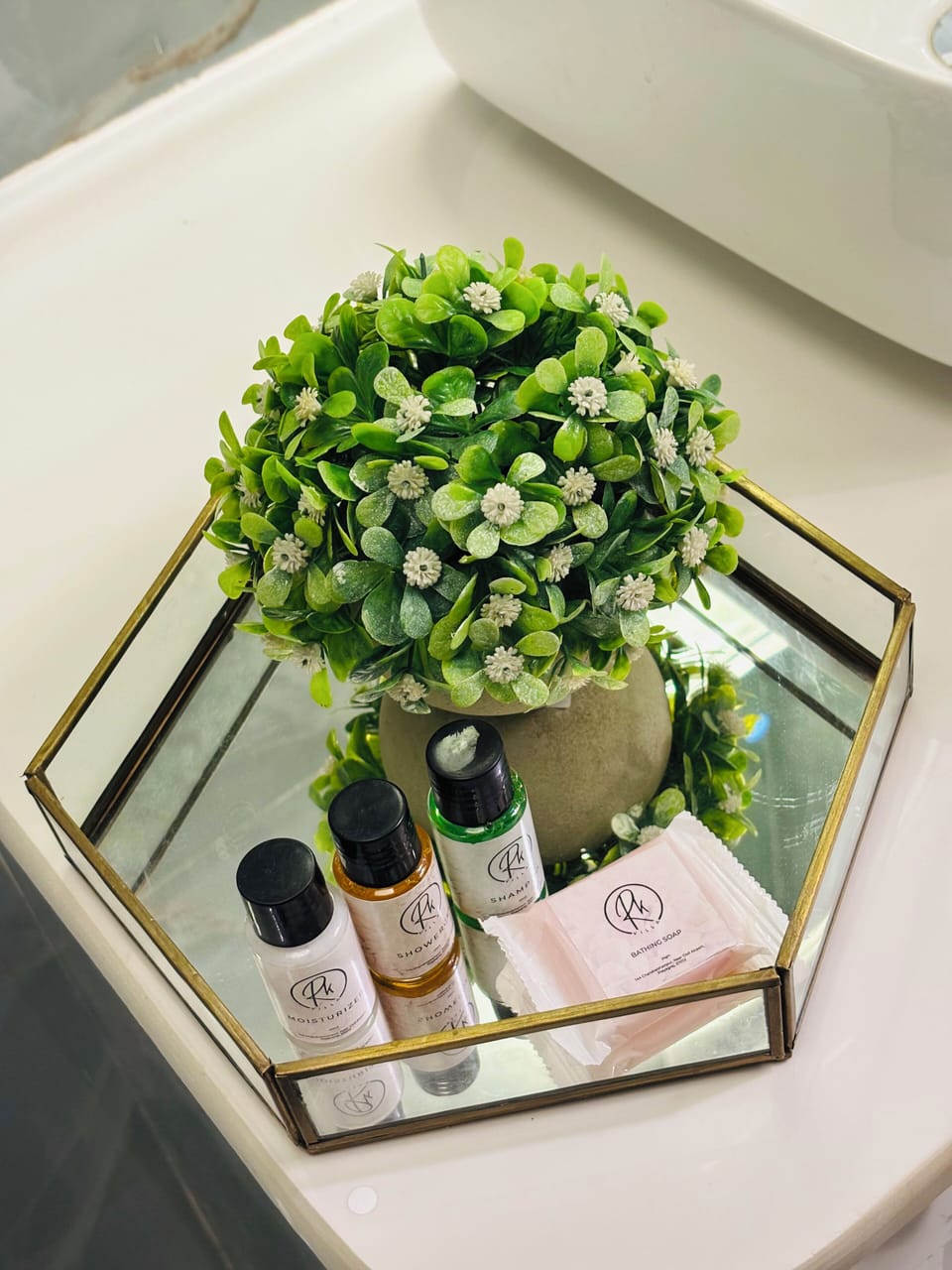 Superior Room | Bathroom | Shower, free toiletries, towels, soap