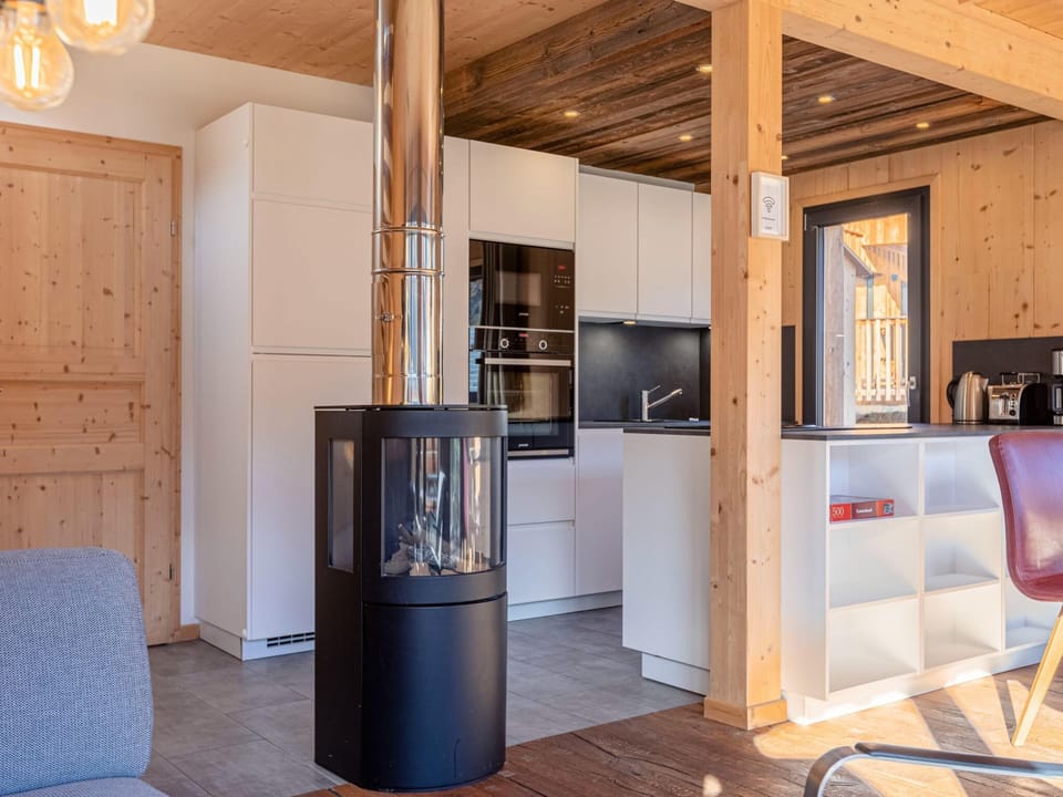 Comfort Chalet, 4 Bedrooms | Living room