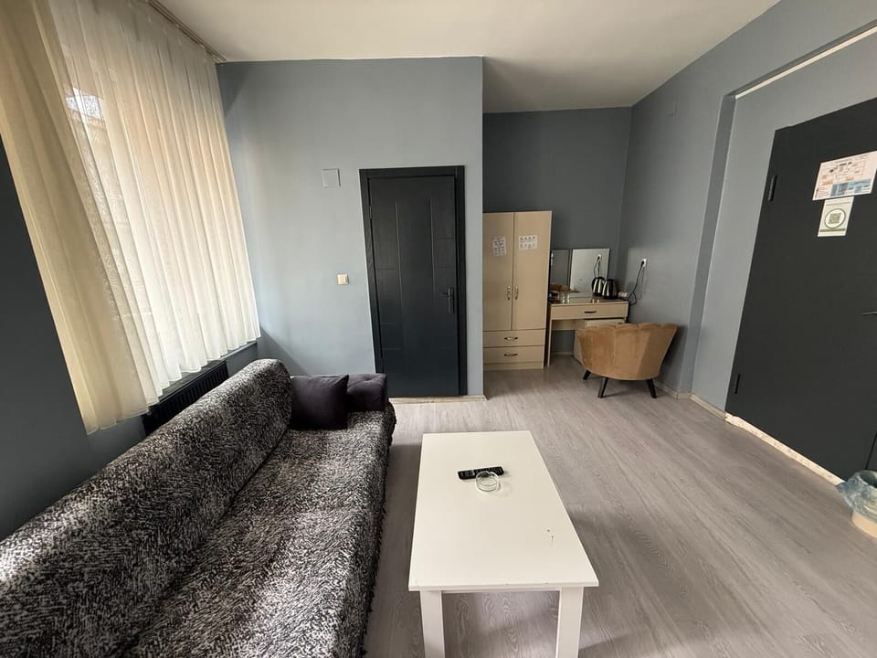 Superior Twin Room | Living area | 32-inch Smart TV with satellite channels