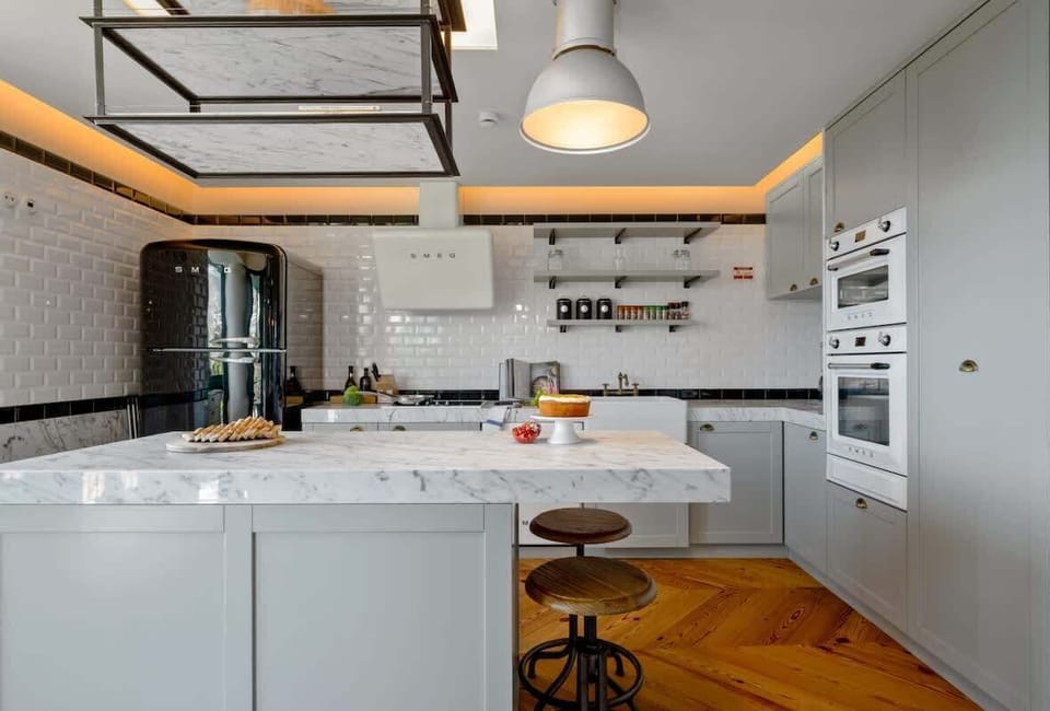 Fully equipped chef's kitchen