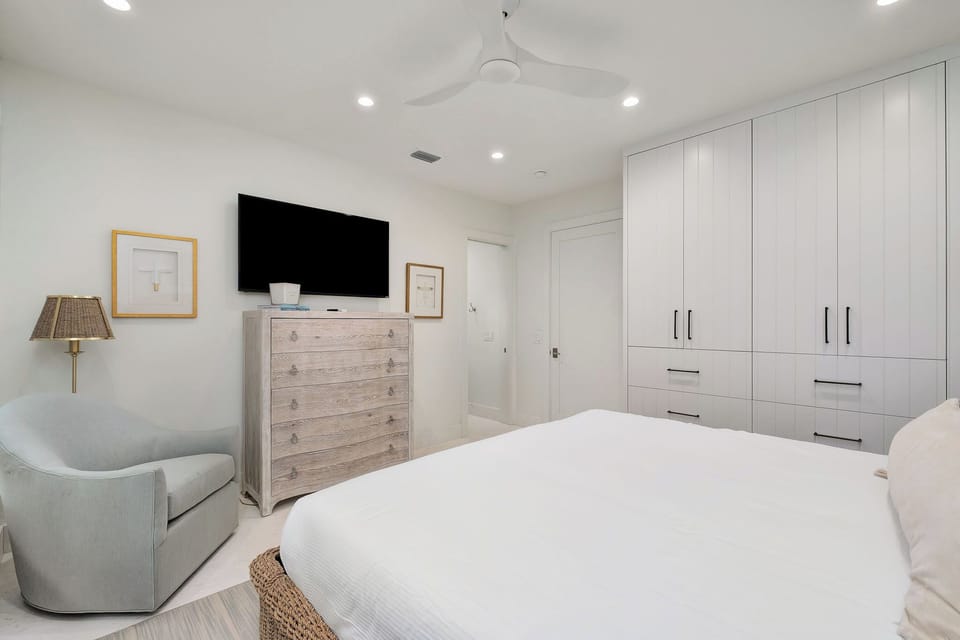1st Floor King Guest Suite