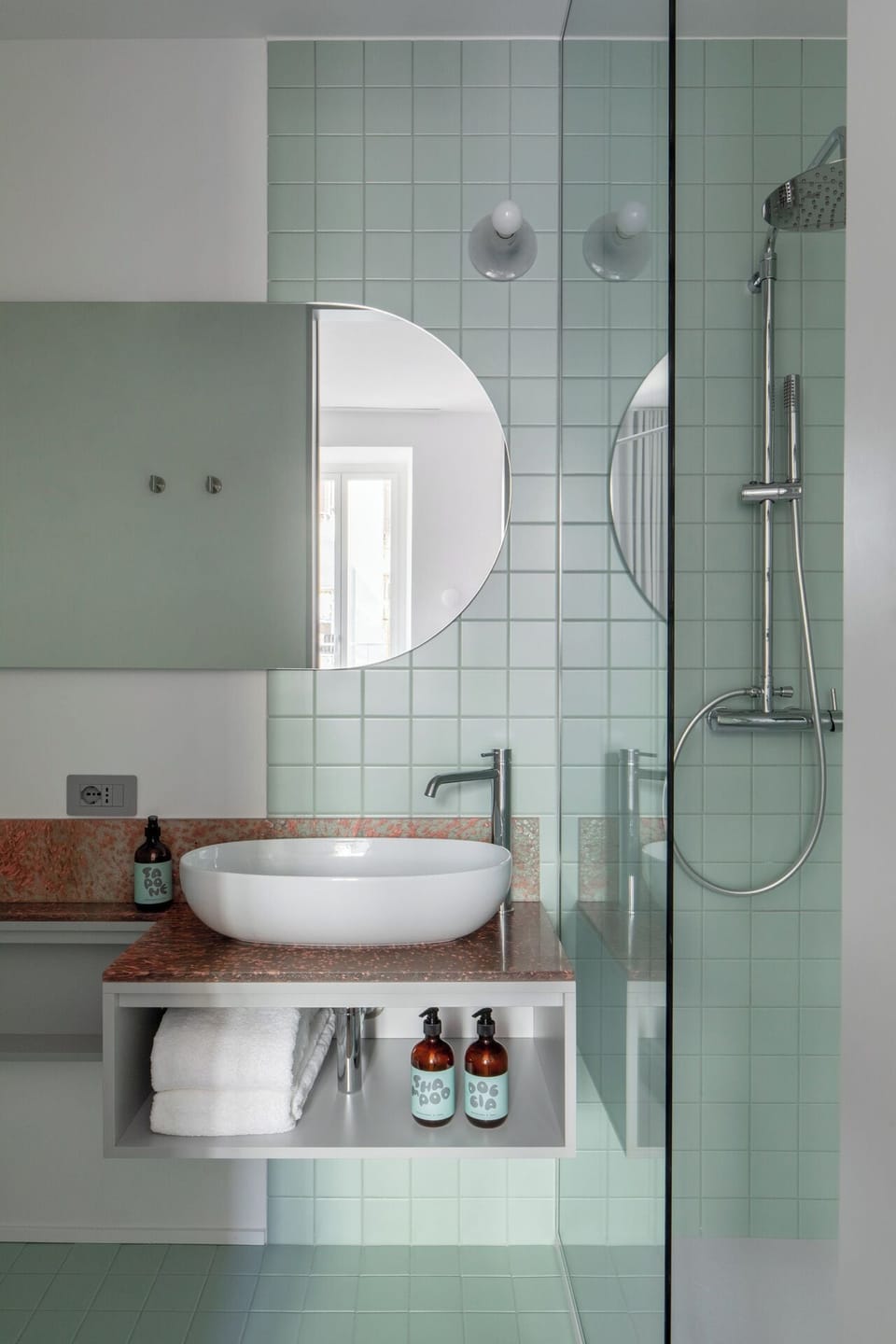 Superior Room | Bathroom | Free toiletries, hair dryer, towels, soap