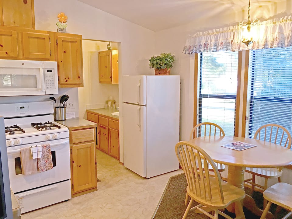 Family Cabin, 2 Bedrooms, Kitchen | Private kitchen | Fridge, microwave, coffee/tea maker, freezer