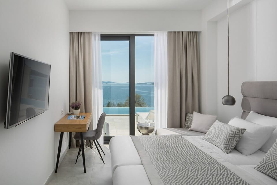 Bedroom NO5 (15,5sqm) with a super king bed 200cm x 210cm 