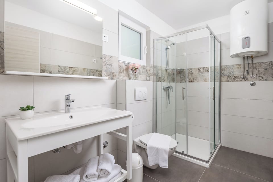 Family House, Partial Sea View | Bathroom