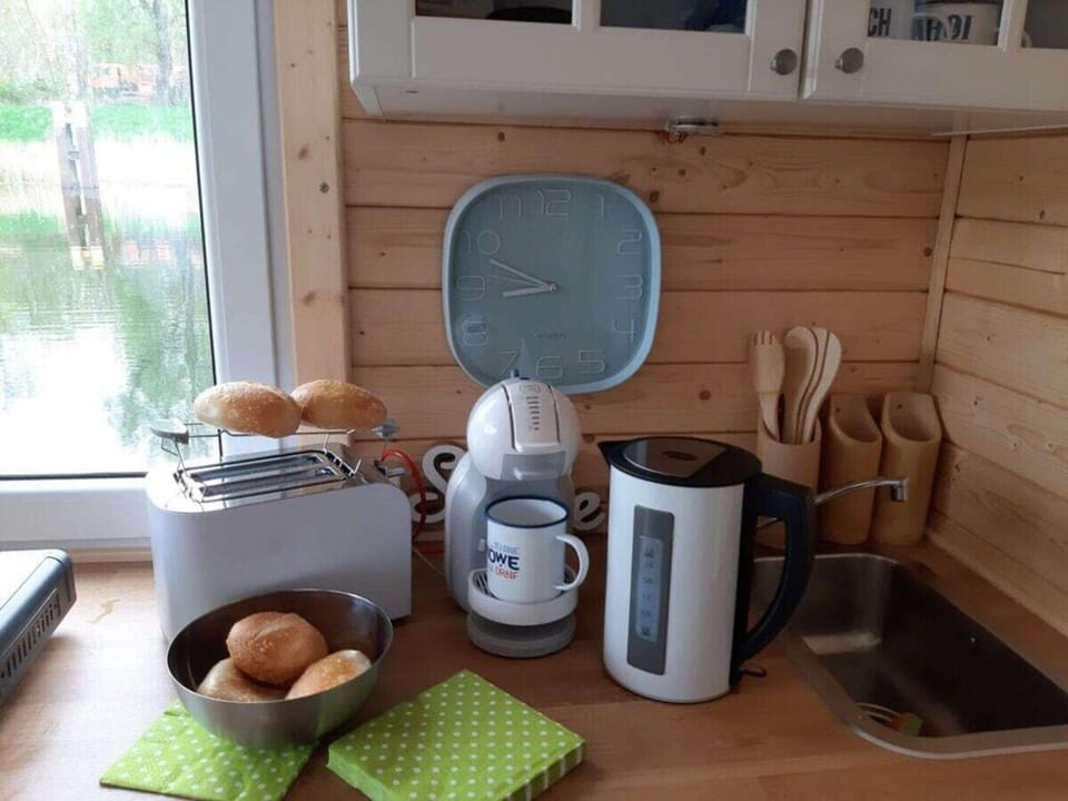 Mobile Home | Food and drink