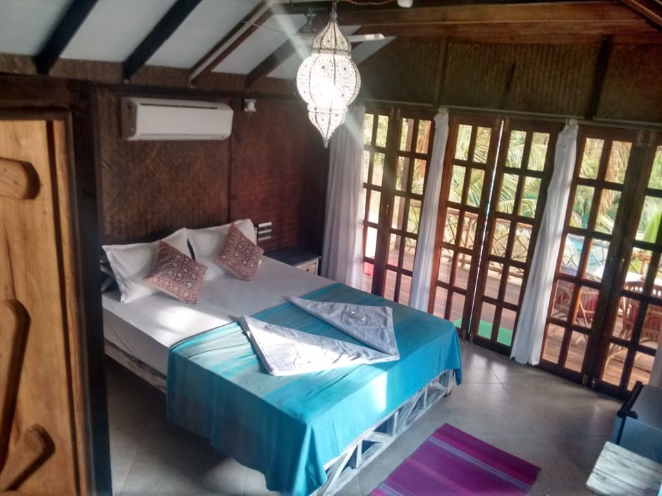 Comfort Cabin, 1 Queen Bed, Garden View | 1 bedroom, desk, rollaway beds, free WiFi