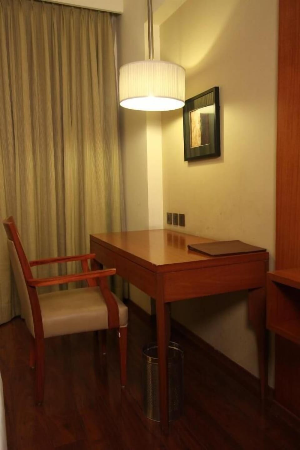 Desk, laptop workspace, iron/ironing board, free WiFi