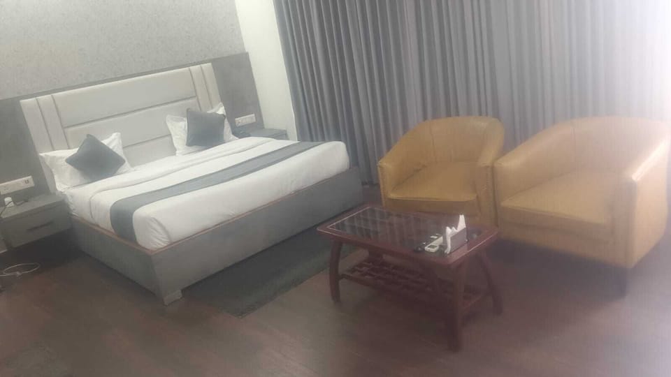 Superior Double or Twin Room, 1 King Bed | Desk, soundproofing, free WiFi