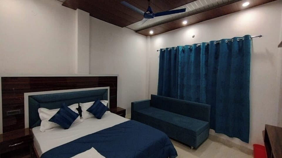 Deluxe Double Room, River View | Premium bedding, laptop workspace, rollaway beds, bed sheets