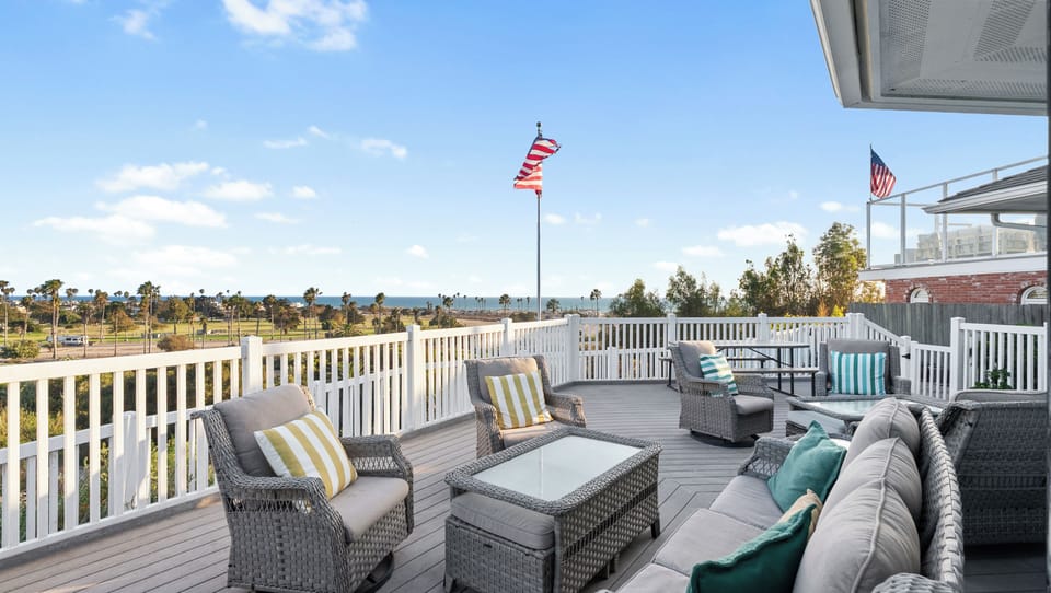 The large back patio overlooking the ocean & islands