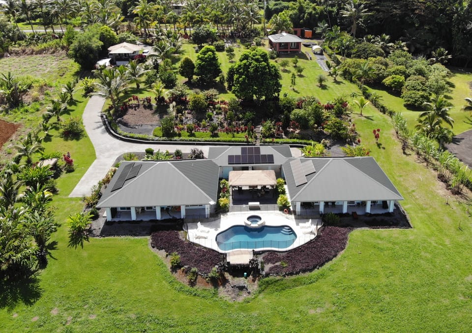 Private oceanfront retreat on Hawaii's Big Island near Hilo