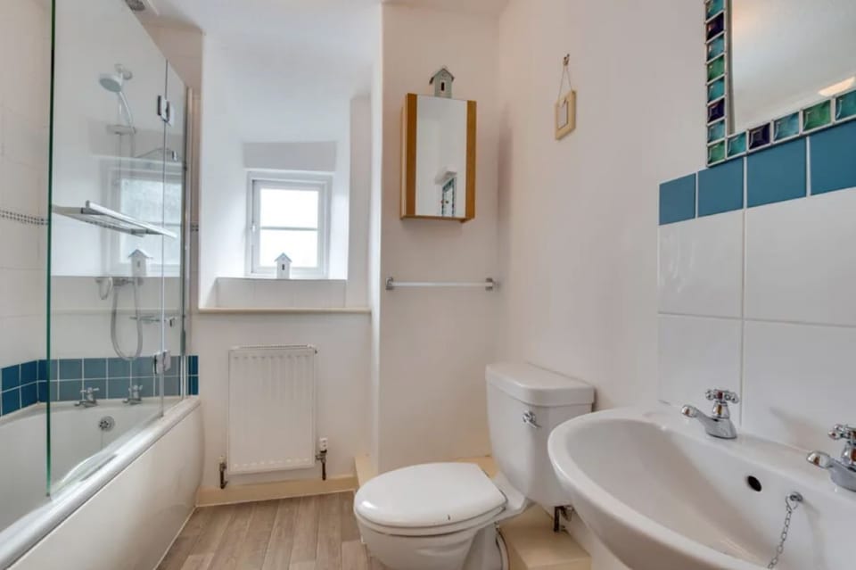 Willow Cottage Bathroom 1