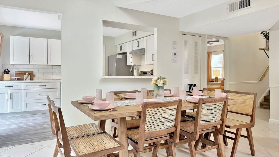 Dining area is right off the kitchen.