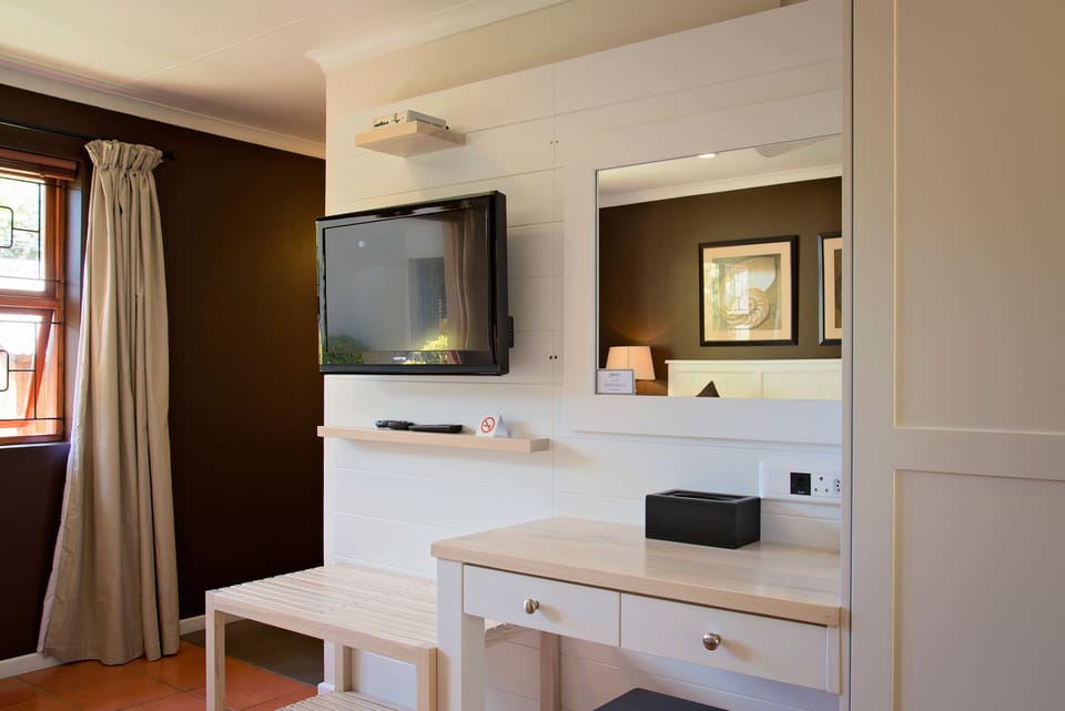 Premium bedding, minibar (some free items), in-room safe, desk