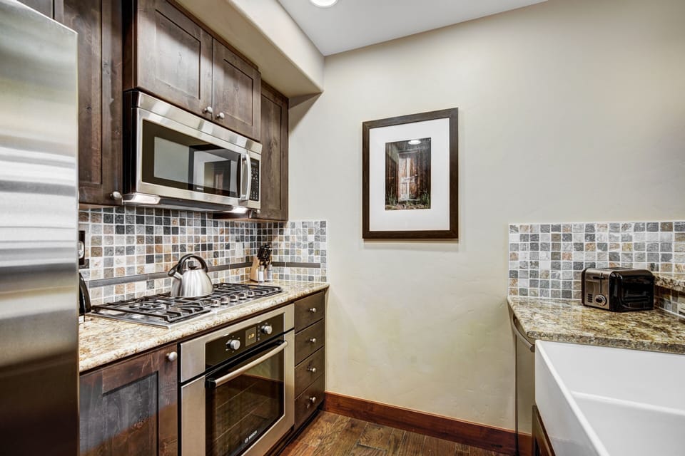Indoors, Microwave, Oven, Kitchen, Cooktop
