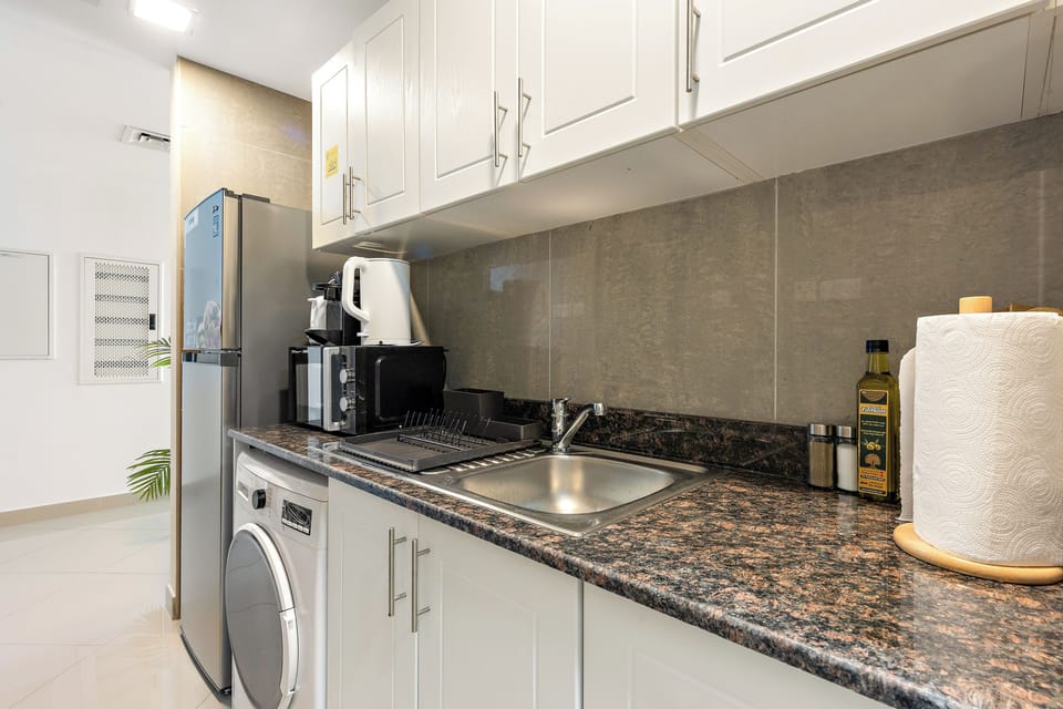 Luxury Apartment, Sea View | Private kitchen | Full-size fridge, microwave, oven, stovetop