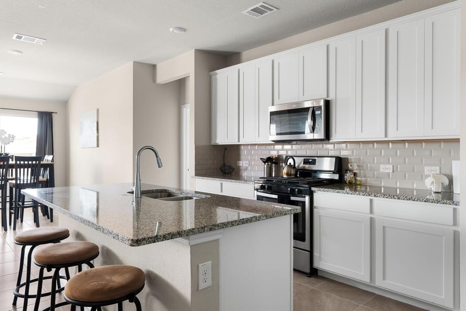 Luxury House, Multiple Beds, Non Smoking, Patio | Private kitchenette | Coffee/tea maker, electric kettle, toaster