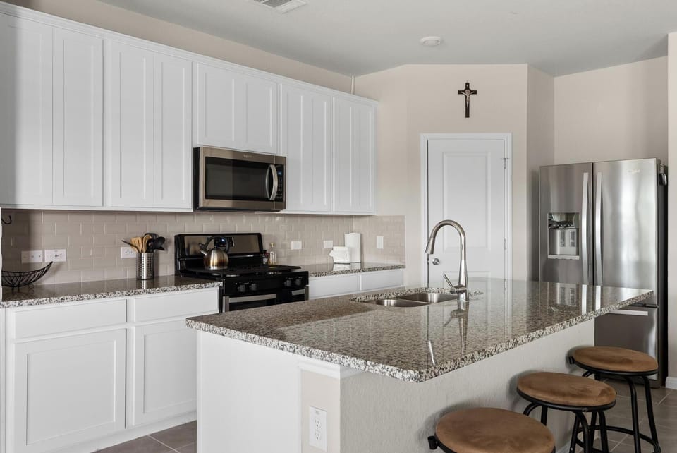 Luxury House, Multiple Beds, Non Smoking, Patio | Private kitchen | Coffee/tea maker, electric kettle, toaster
