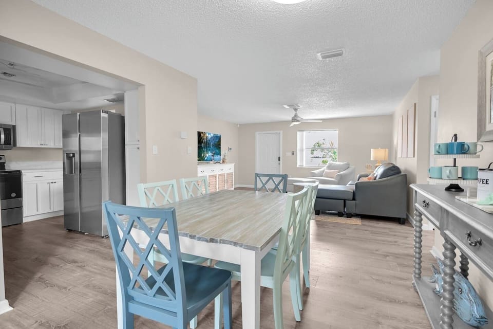 Dining Area looking into the Front Family room