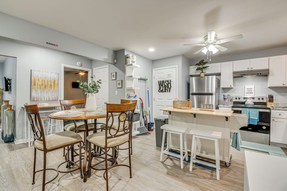 Dining Table | Dishware & Flatware