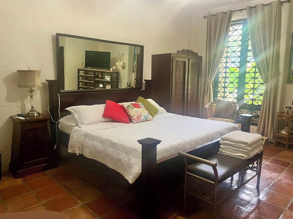 Classic Suite | Blackout drapes, iron/ironing board, WiFi (free)