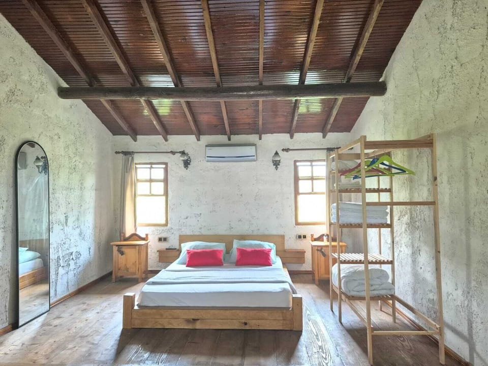 Family Quadruple Room, Balcony, Garden View | Bed sheets