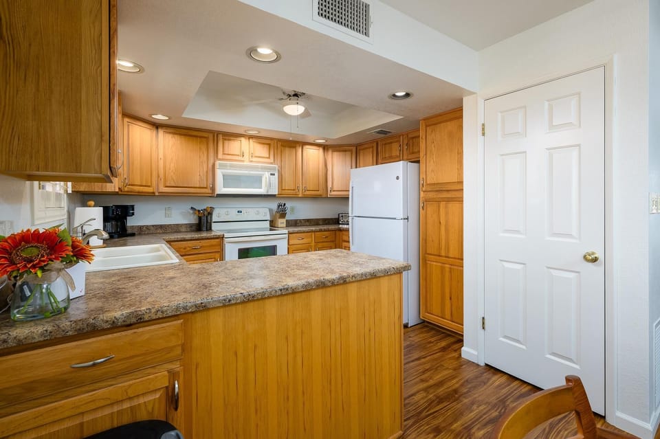 Bright kitchen with all pots &amp; pans provided.