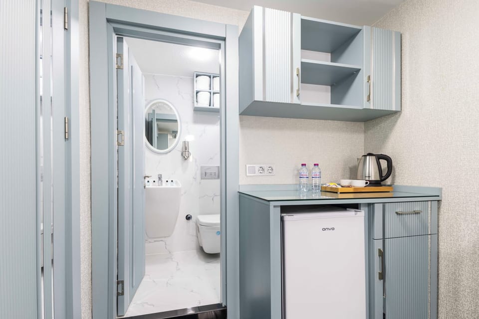 Comfort Studio | In-room safe, laptop workspace, blackout drapes, free WiFi