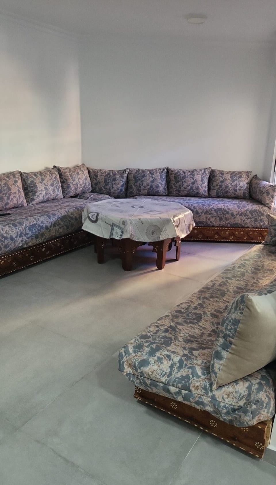 Apartment | Living area | Fireplace