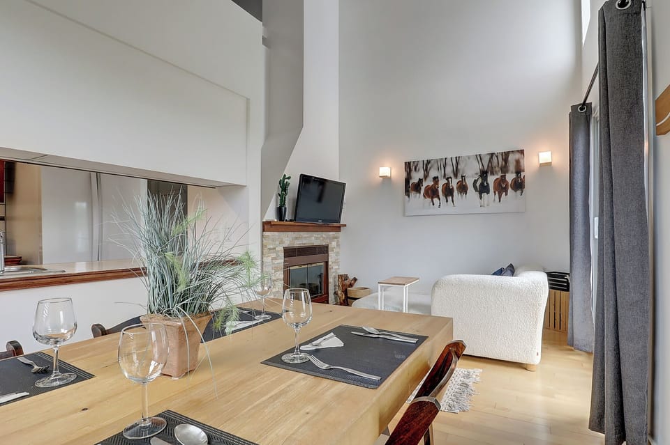 Condo, Non Smoking, Balcony | Living area
