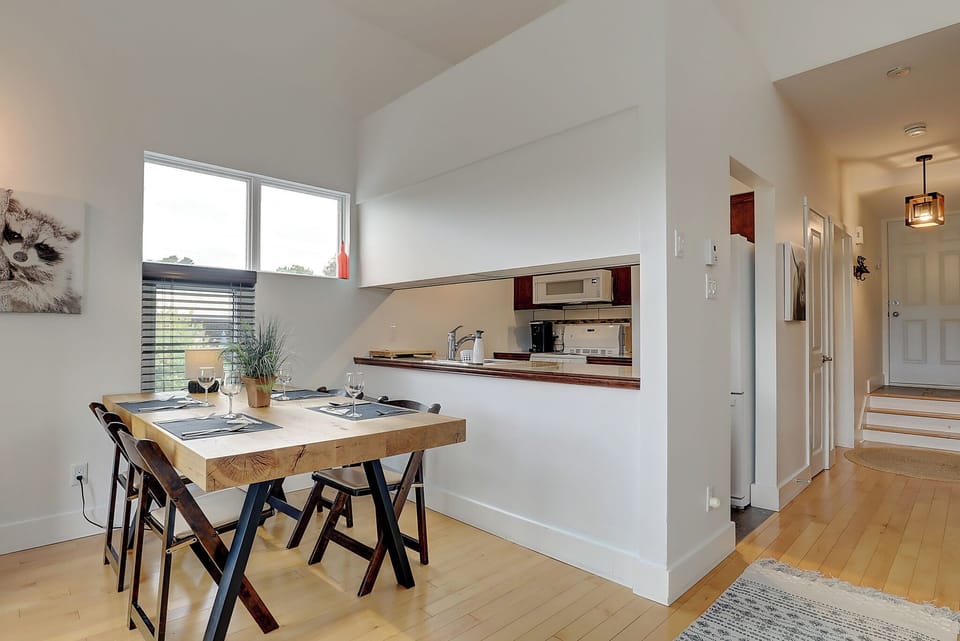 Condo, Non Smoking, Balcony | Private kitchen | Fridge, microwave, oven, stovetop