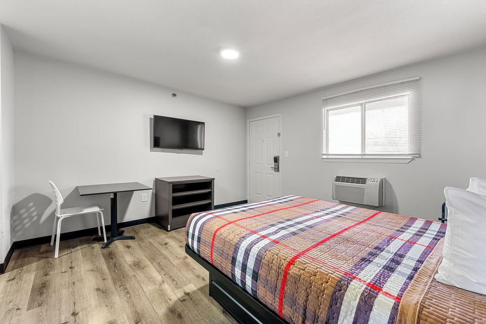 Studio | Individually furnished, desk, free WiFi