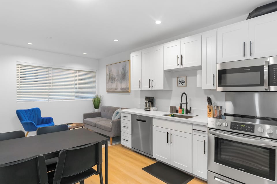 Comfort Apartment | Private kitchen | Coffee/tea maker, electric kettle