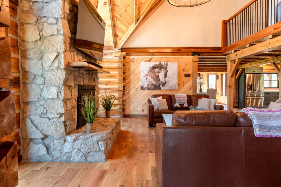 Living Room / Lounge
