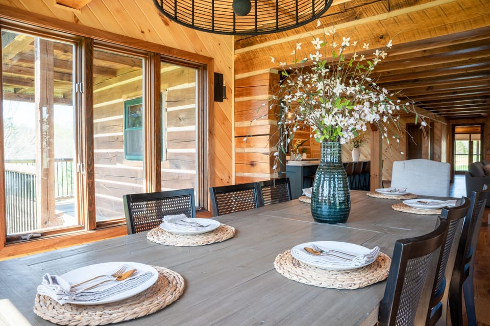 Dining / Restaurant