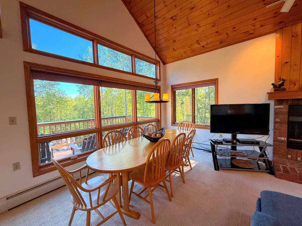 Dining area with seating for 8 with