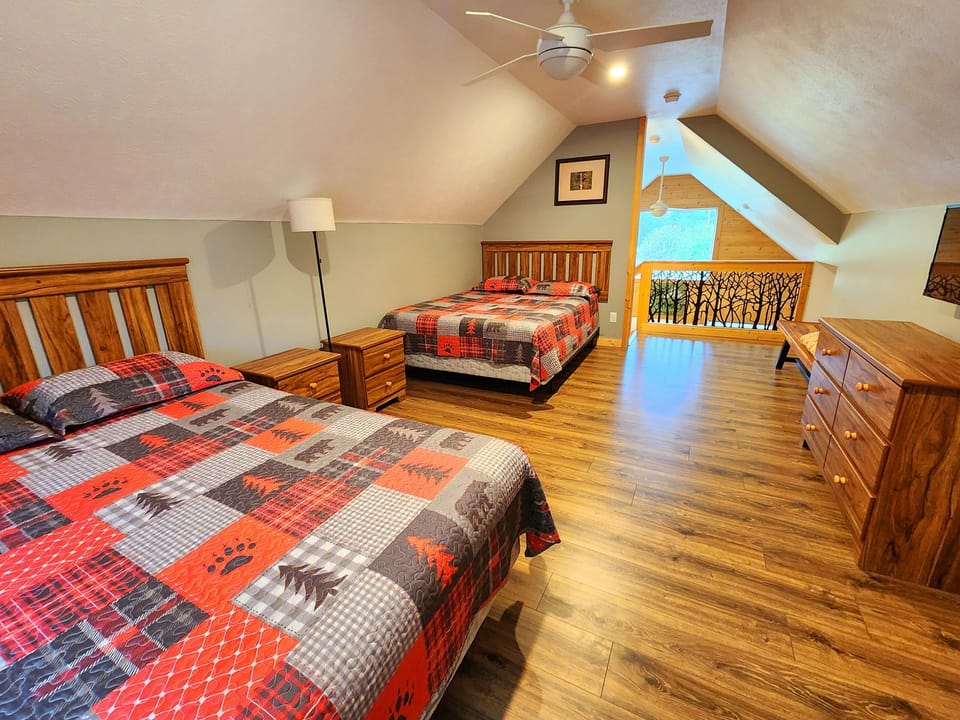 Loft area w/2 queen beds