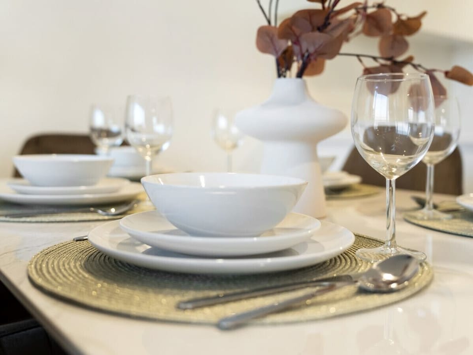 Cutlery & Crockery