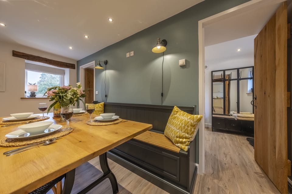 The Old Hen Shed: The kitchen and dining area lead through to the cloakroom