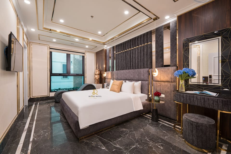 Deluxe Room | Iron/ironing board, free WiFi